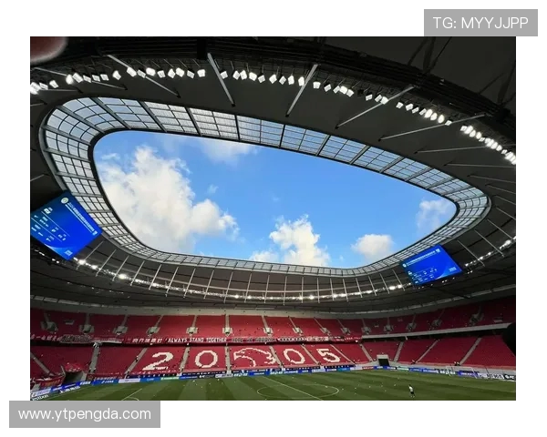 二十载逐梦绿茵见证上海海港荣耀桂冠与足球精神传承新时代征程